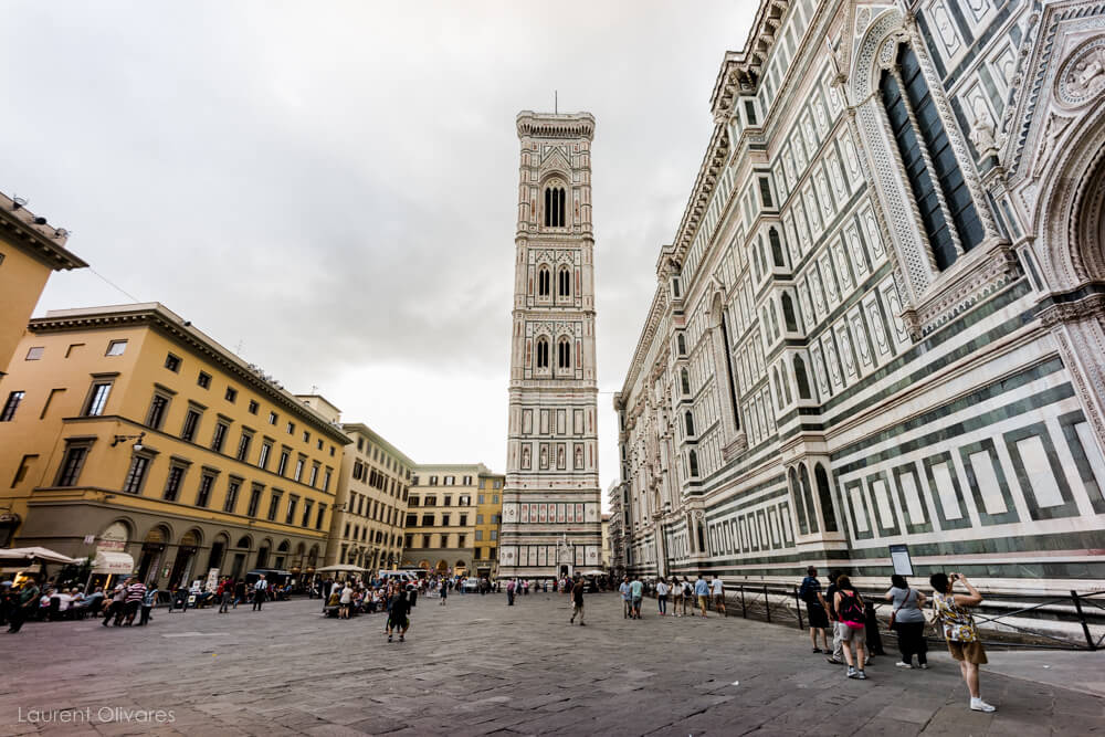 Le Campanile de Giotto depuis la place