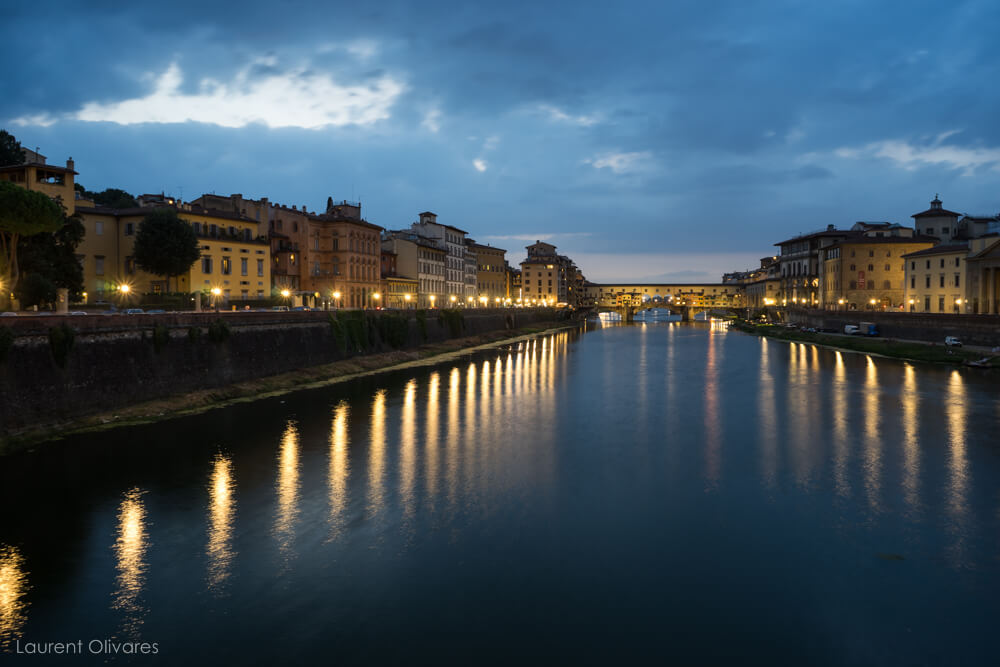 Vue sur l'Arno de nuit